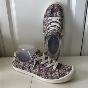 *SKECHERS BOBS BEACH BINGO SNEAKERS WITH DOG PRINT (sz 8.5)